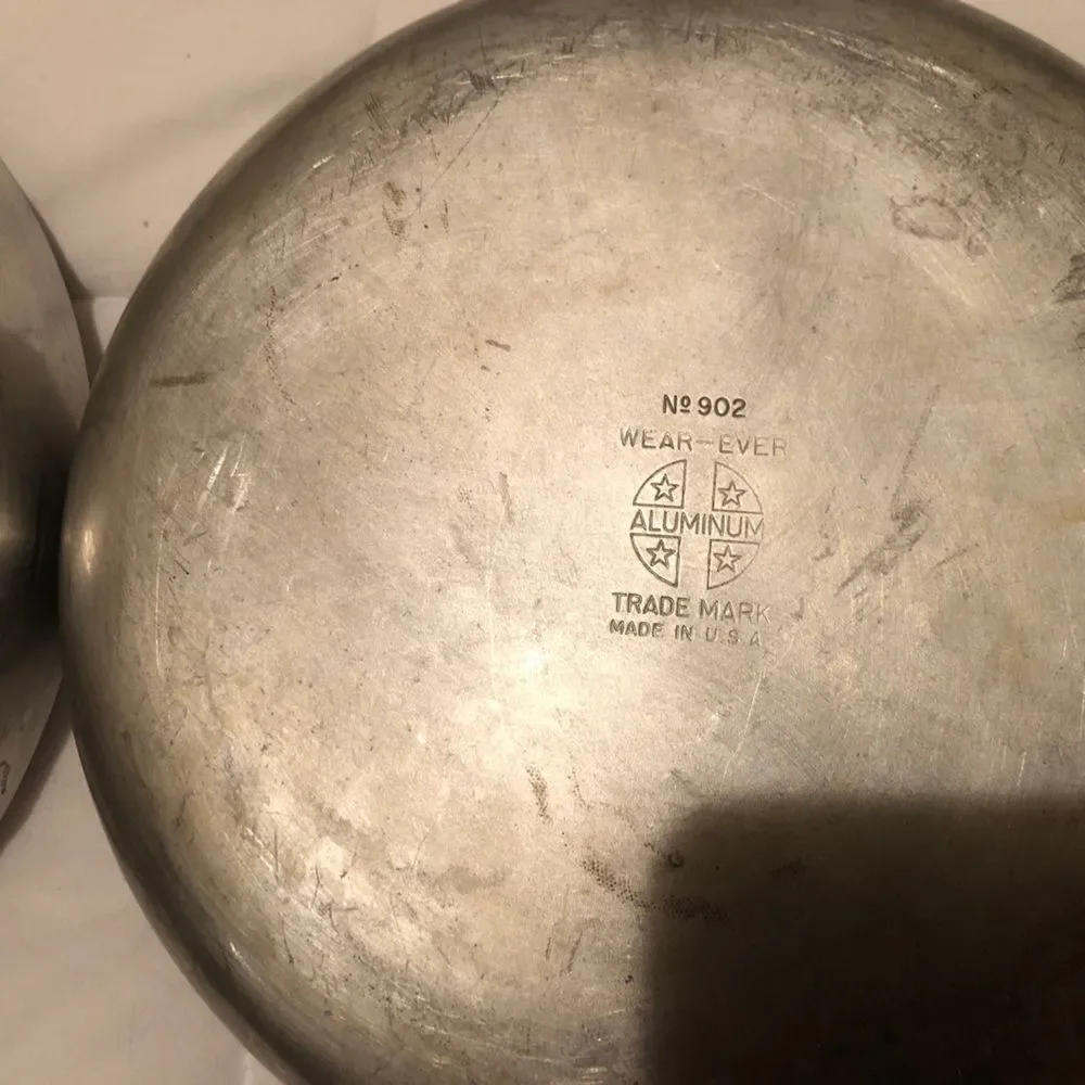 Vtg 2 Art Deco Wear-Ever #J901 Aluminum 9